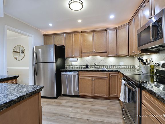 3rd image of 510 W Miner St APT 1D
