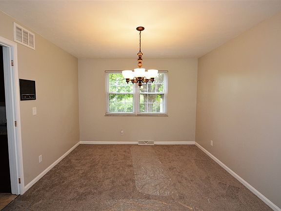 4th image of 744 Meadow View Dr