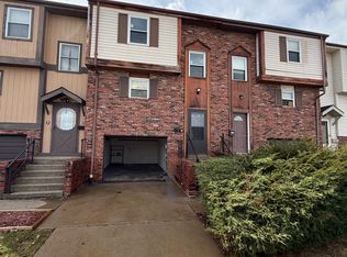 10 McKinley Sq, Coraopolis, PA 15108