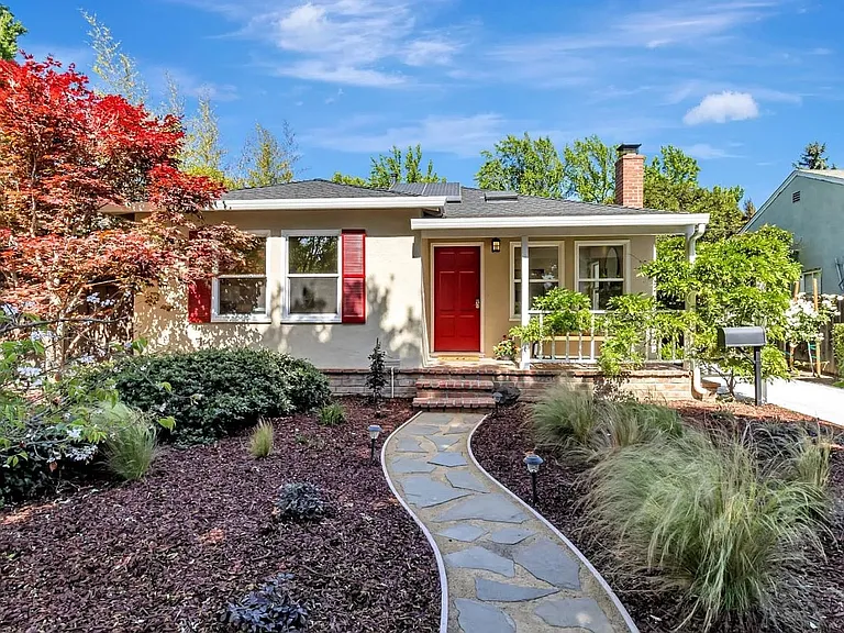 1045 Almanor Ave — Photo 10