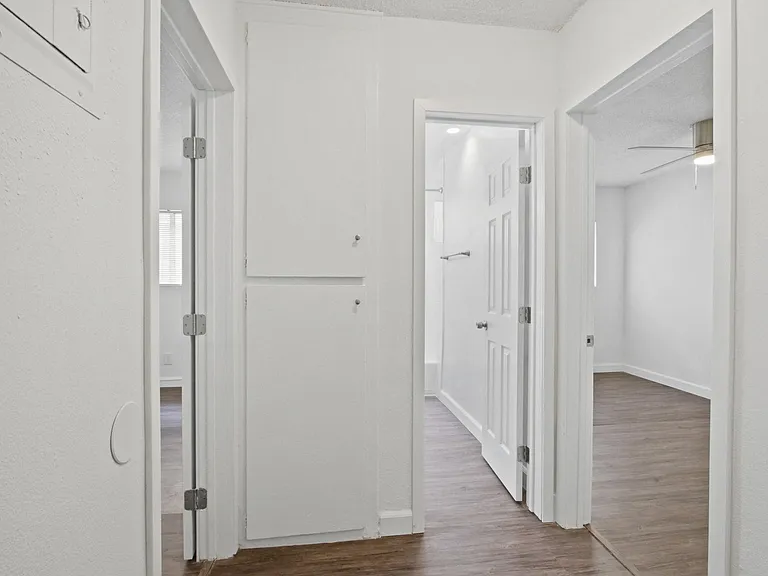 Westminster Apartments — Photo 18