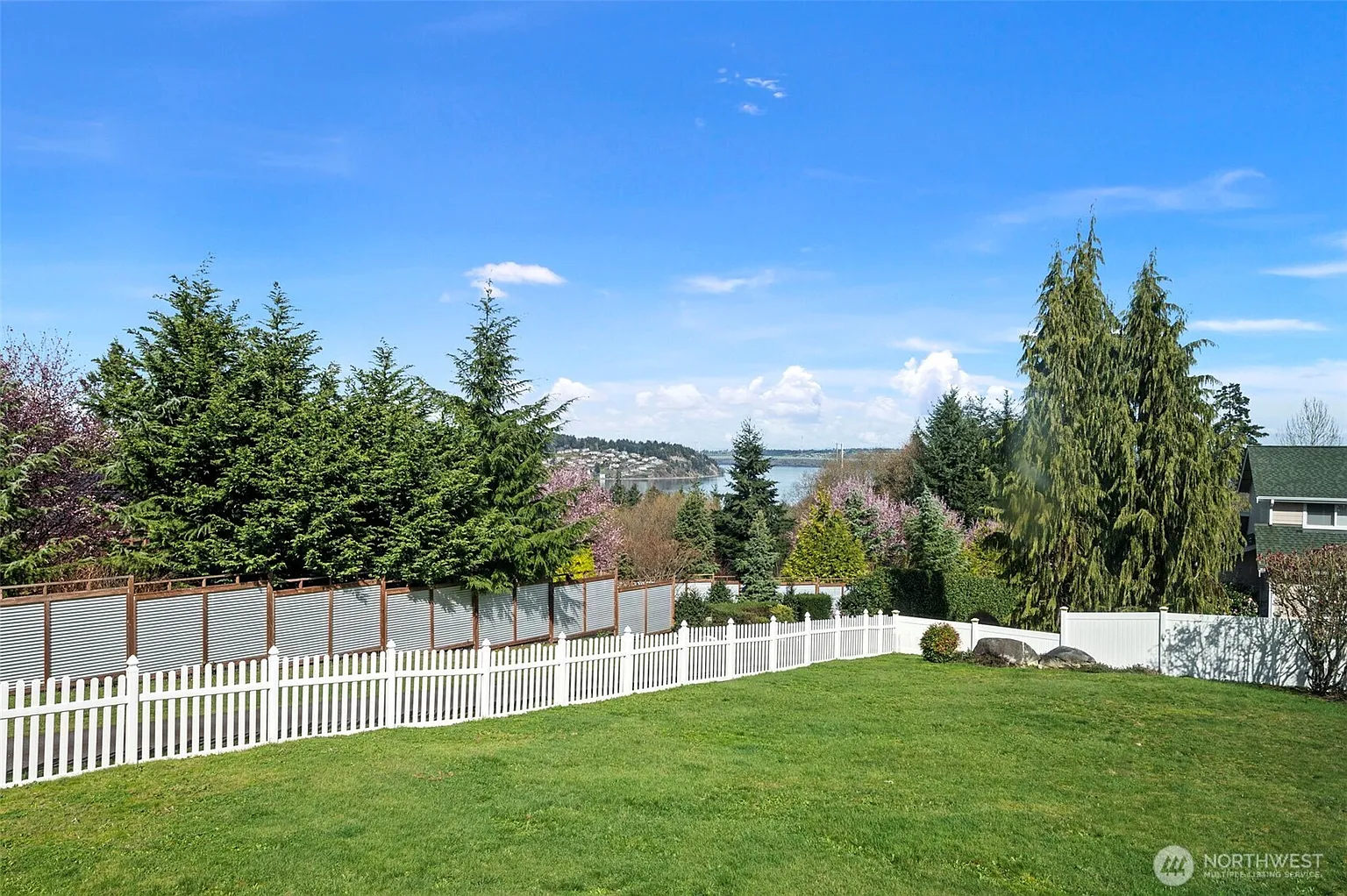 1114 Leschi Drive photo 1