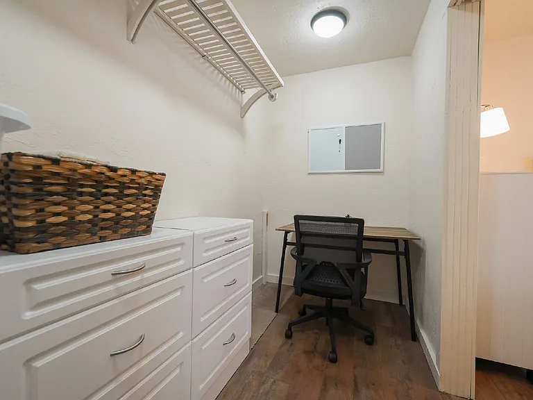 1604 N Municipal Dr #1 — Photo 2