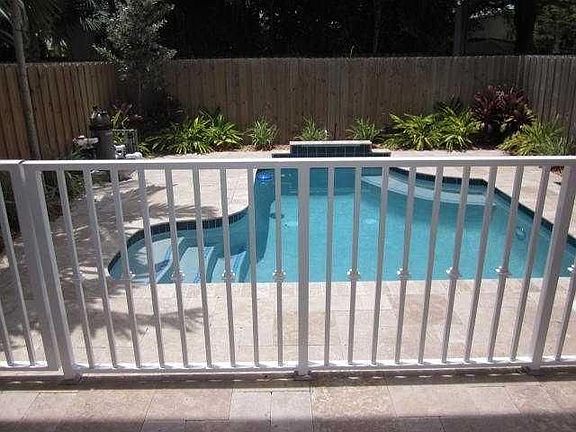 4th image of 606 SW 10th St #1