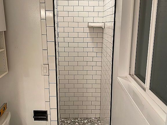 Main En Suite Bath Shower