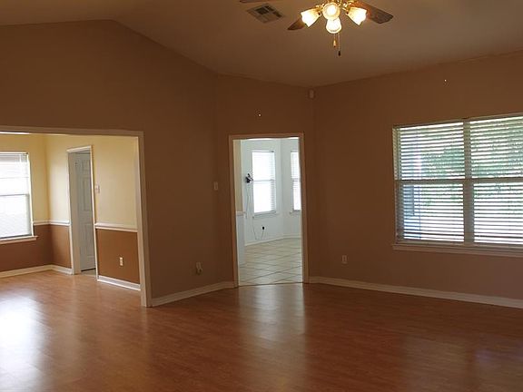 3rd image of 2769 Long Branch Dr