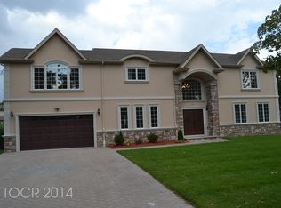 631 Linden St, Paramus, NJ 07652