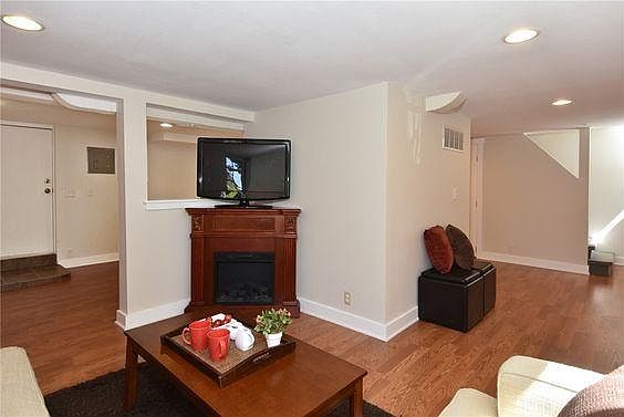 3rd image of 7522 Brooklyn Ave NE #Mil
