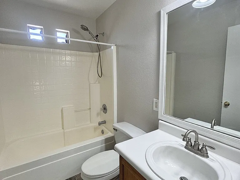 9138 W Ross Ave — Photo 23