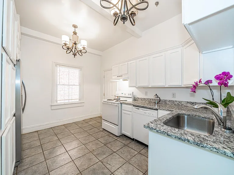 17 E Clay St — Photo 11