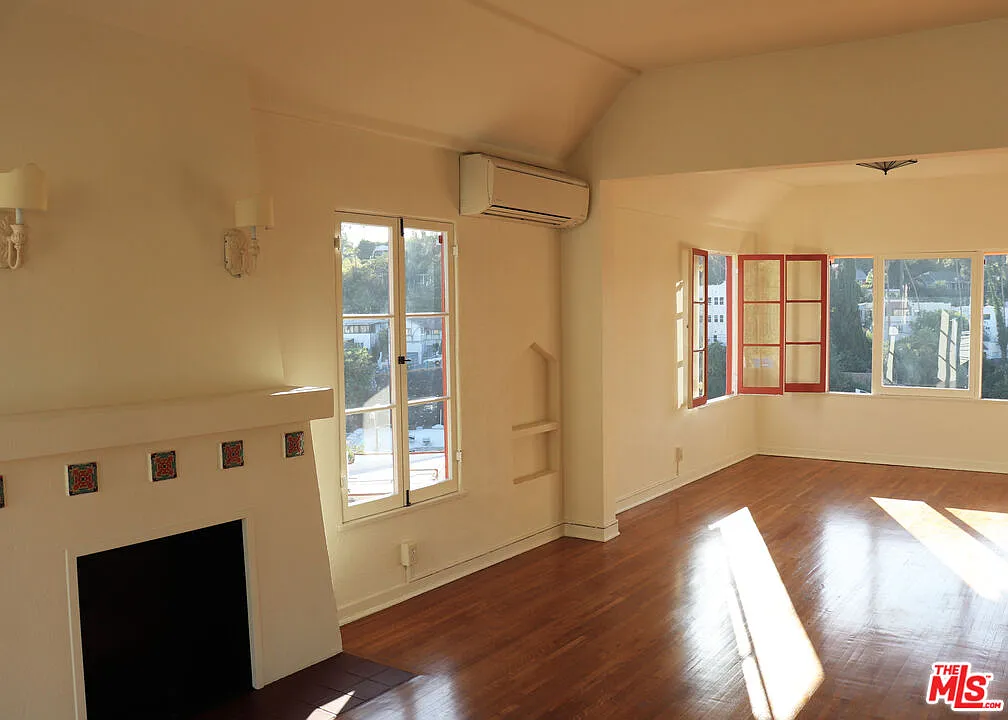 1 bed, 1.0 bath, 770 sqft, $3,800 — Photo 4