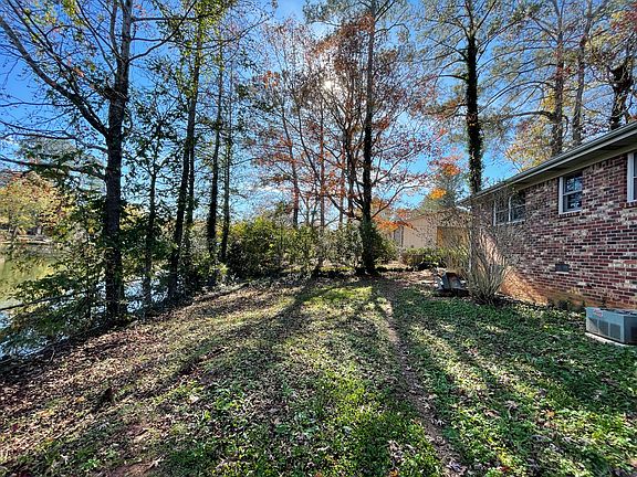 4th image of 2930 Landmark Dr SE