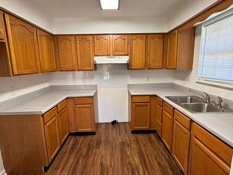 1712 Delaware Ave — Photo 10