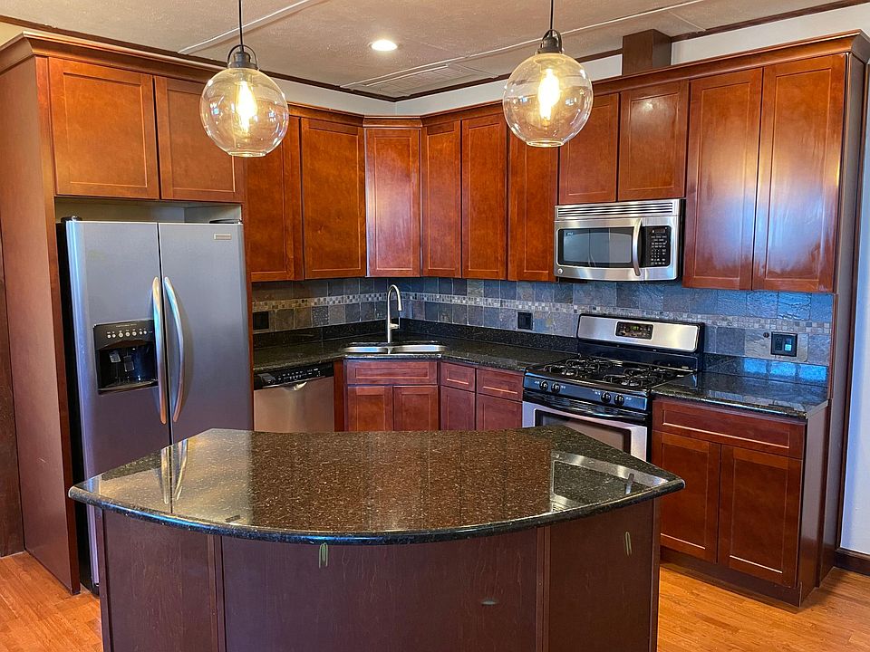 Deluxe Kitchen w/ Dishwasher