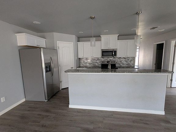 3rd image of 1302 N Clinton Ave #B