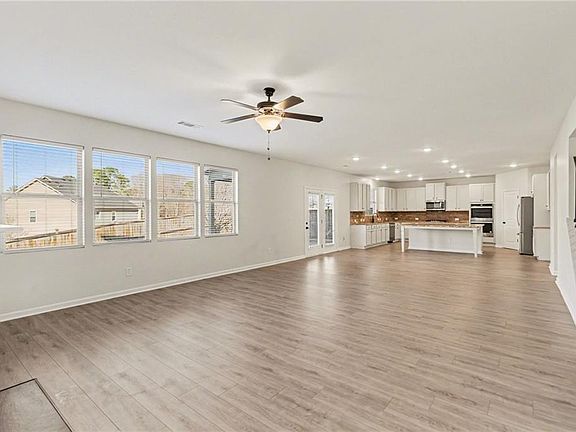 5th image of 75 Fanleaf Dr