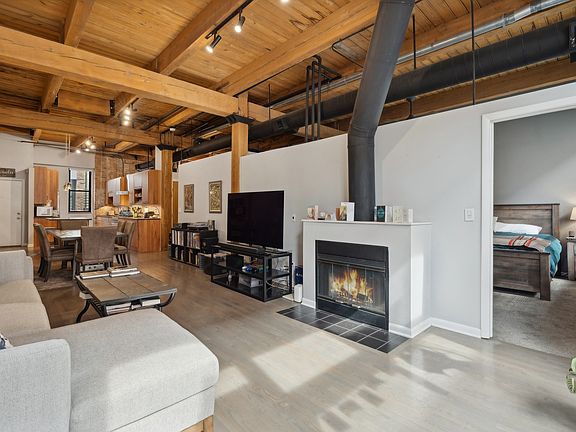 4th image of 1737 N Paulina St #204