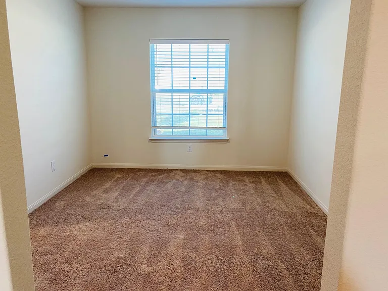 1017 Riverdale Cv — Photo 11
