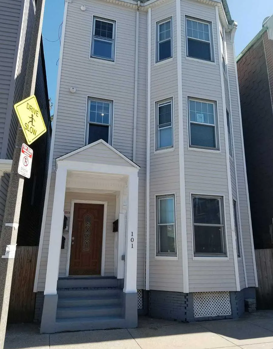 2 bed, $2,895 — Photo 1
