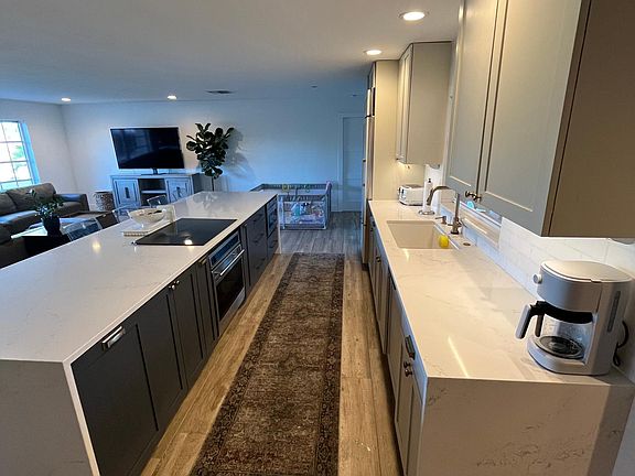 3rd image of 8798 Pinehurst Dr