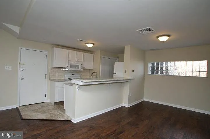 443 Fairmount Ave #A — Photo 6