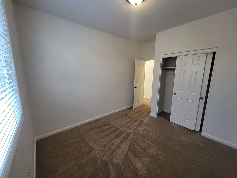 141 Catlin St — Photo 8