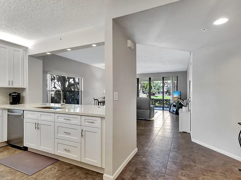 300 Uno Lago Dr #101 — Photo 9