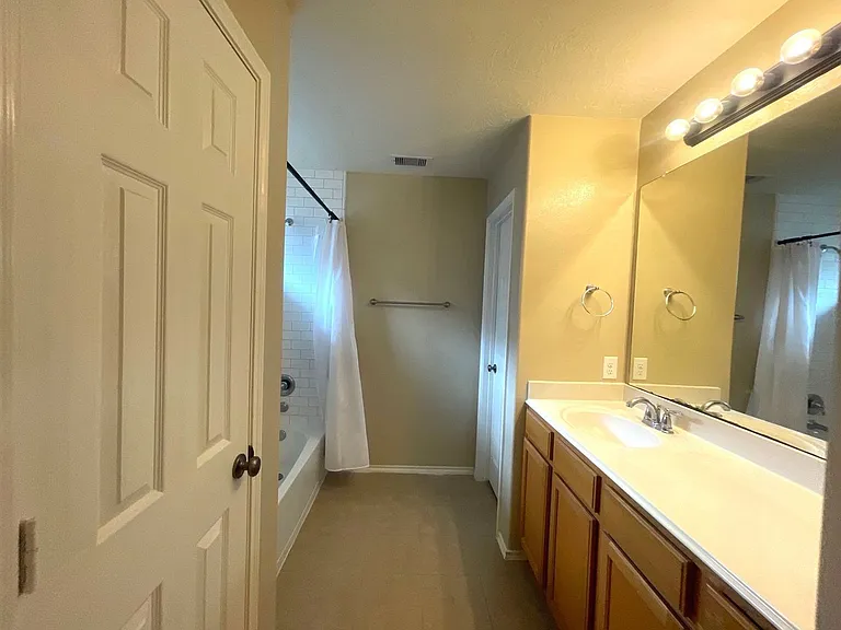 20130 Breezy Oak Ct — Photo 7