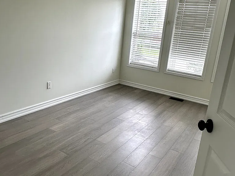 5535 Lawrence Ave E — Photo 12