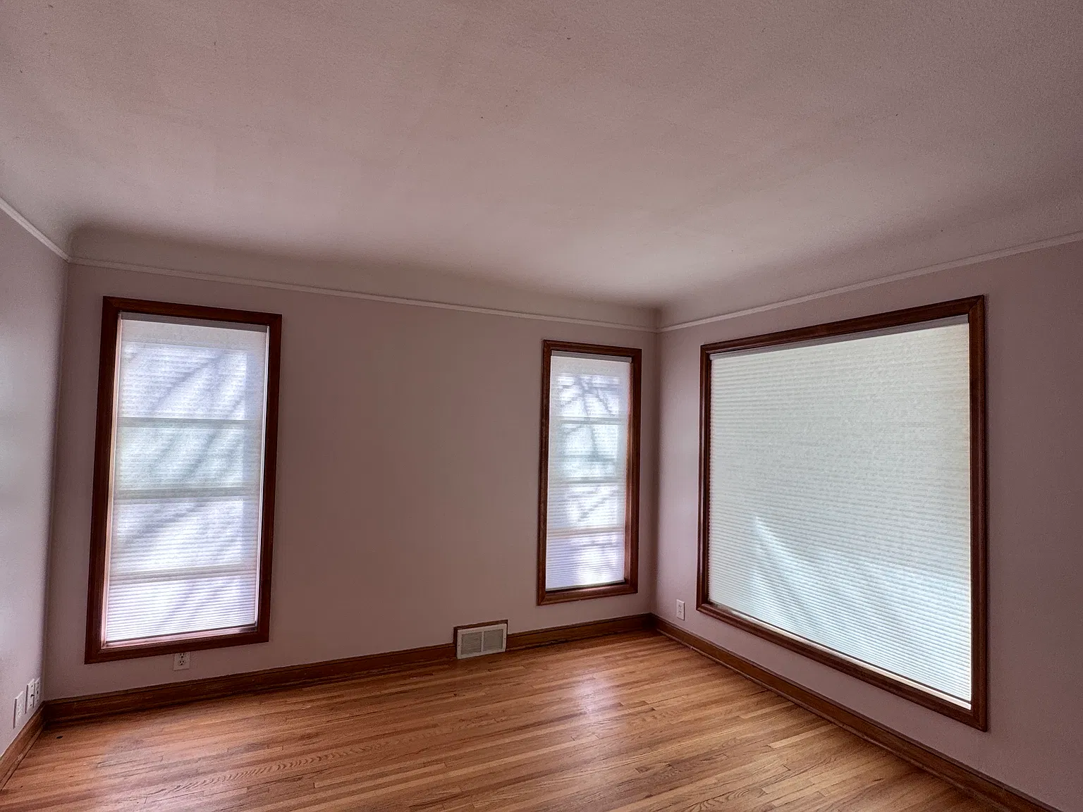 2 bed, 1000 sqft, $1,900 — Photo 2