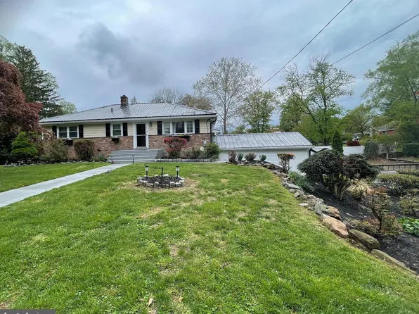 225 Chestnut St, Newtown Square, PA 19073