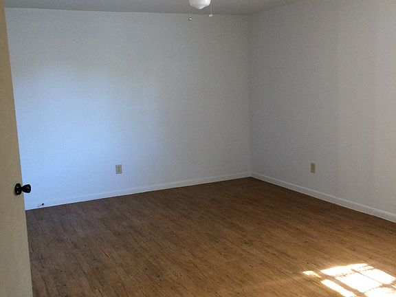 3rd image of 2718 Edgemont Dr