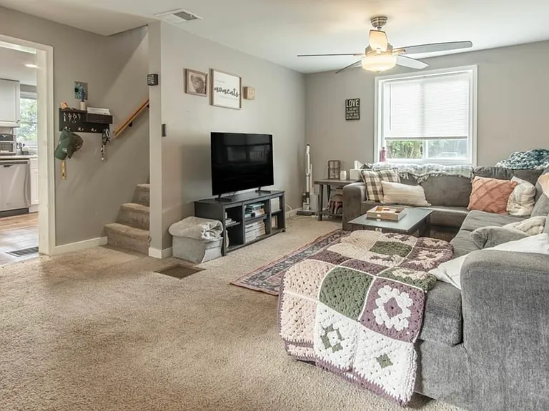 631 Grant St — Photo 7
