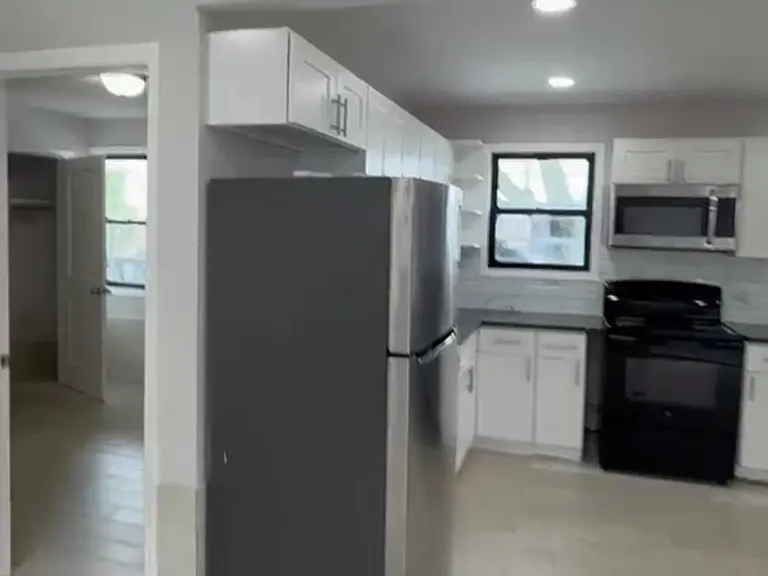 7221 Burchell Ave — Photo 2