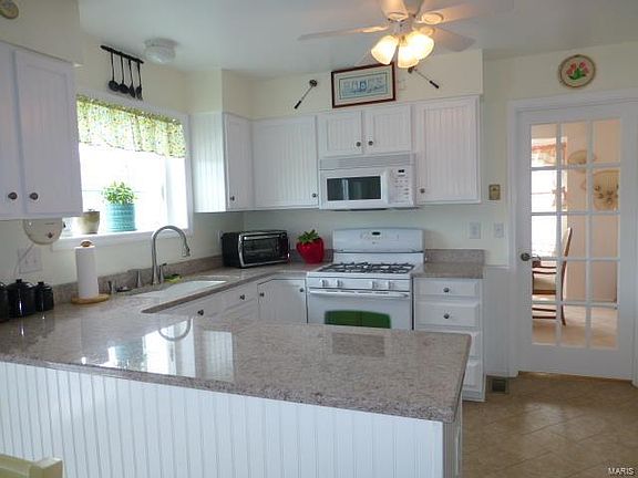 3rd image of 1739 Primrose Ln