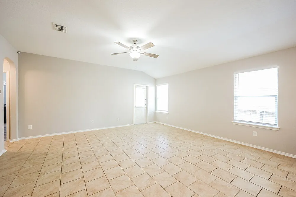 3 bed, 2.0 bath, 1652 sqft, $1,845 — Photo 4