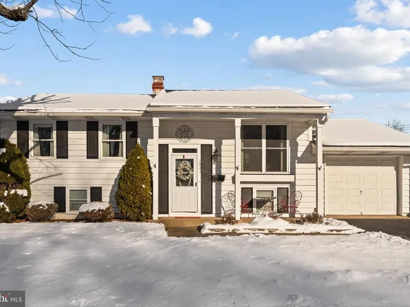 1021 Brookfield Cir, Quakertown, PA 18951