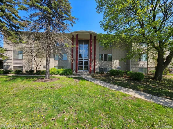 33234 Kingslane Ct APT 11, Farmington, MI 48336