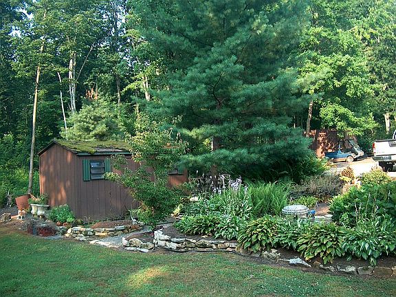 3rd image of 406 Small Valley Rd