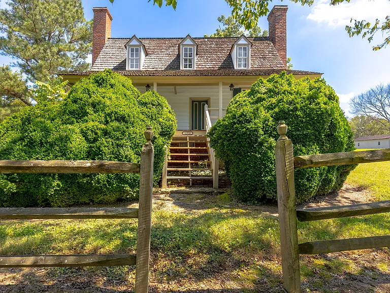 11826 Colonial Trl W — Photo 3