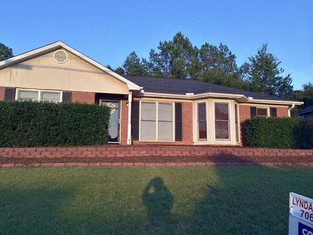 140 Sweetwater Dr photo 1