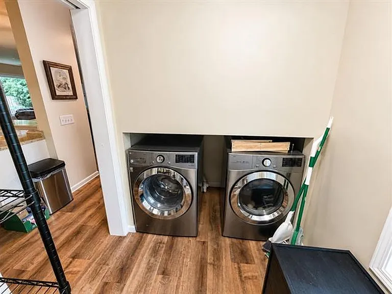 1285 King St — Photo 12