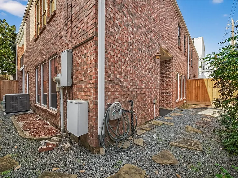 2413 Potomac Dr #D — Photo 28