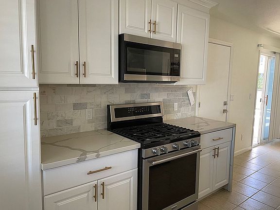 3rd image of 766 Twin Hills Dr