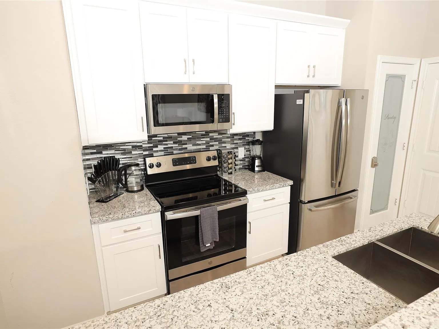 2 bed, 2.0 bath, 915 sqft, $1,700 — Photo 3