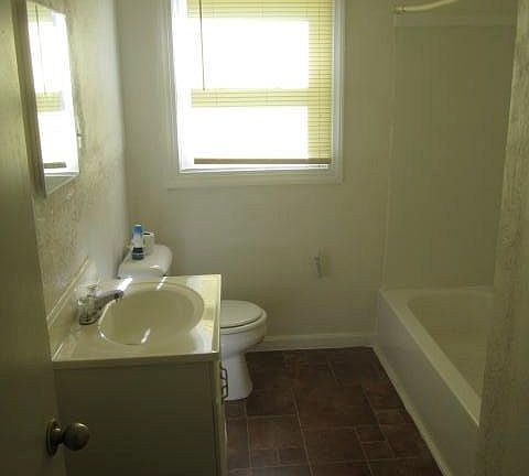4th image of 1242 Picadilly St #A