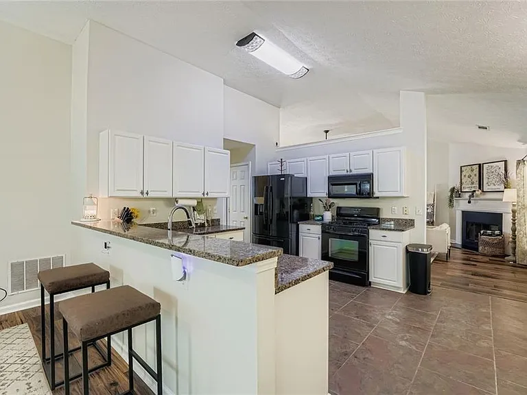 2895 Dogwood Creek Pkwy — Photo 9