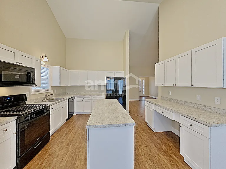 107 Oscar Ct — Photo 3