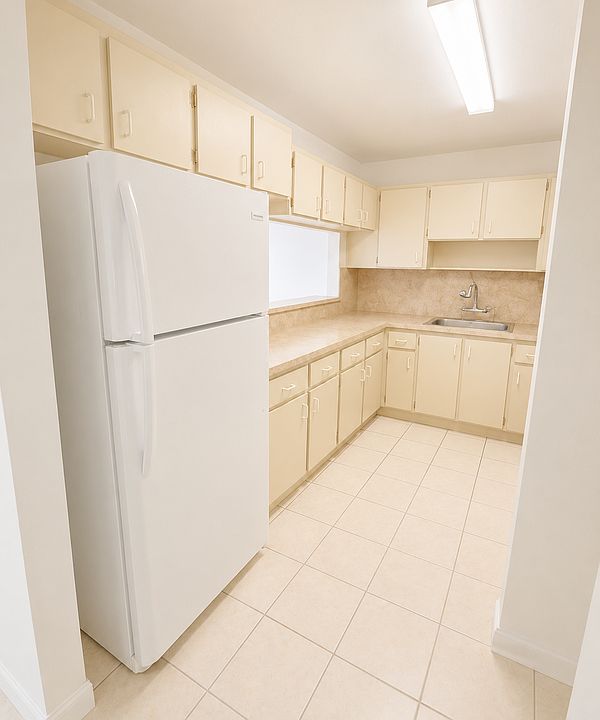 1st image of 11710 NW South River Dr APT 204