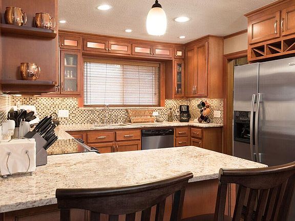 5th image of 3024 Chaucer Dr